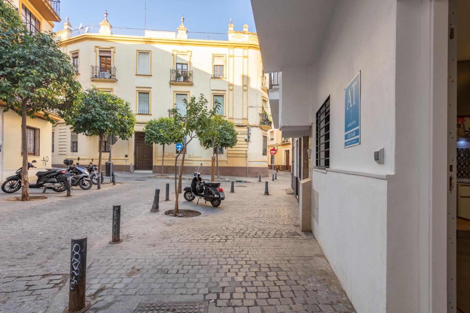 Nine O'Clock Castellar By Valcambre Apartment Seville Exterior photo